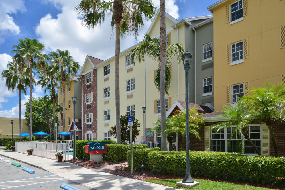 Towneplace Suites By Marriott Miami Airport W Doral Exterior photo