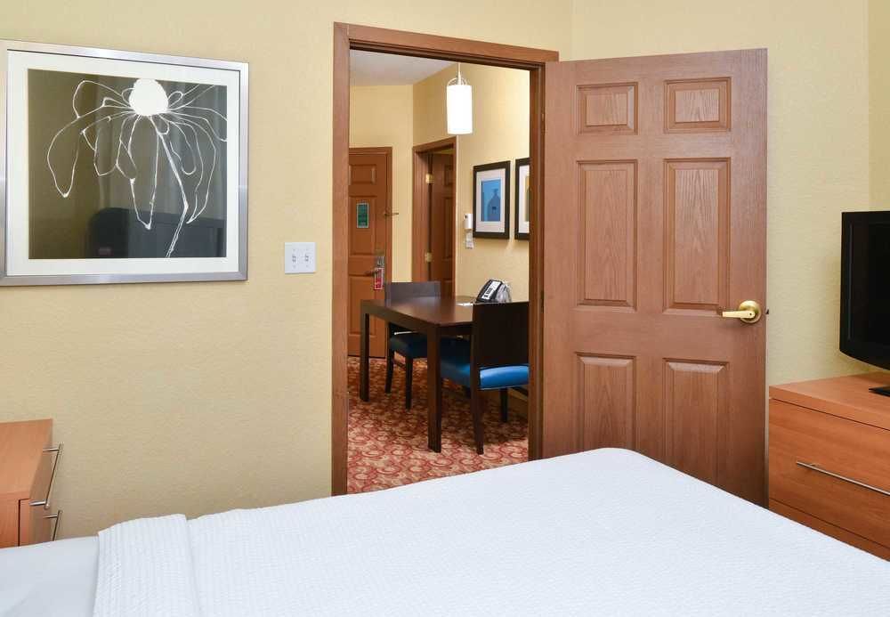Towneplace Suites By Marriott Miami Airport W Doral Exterior photo